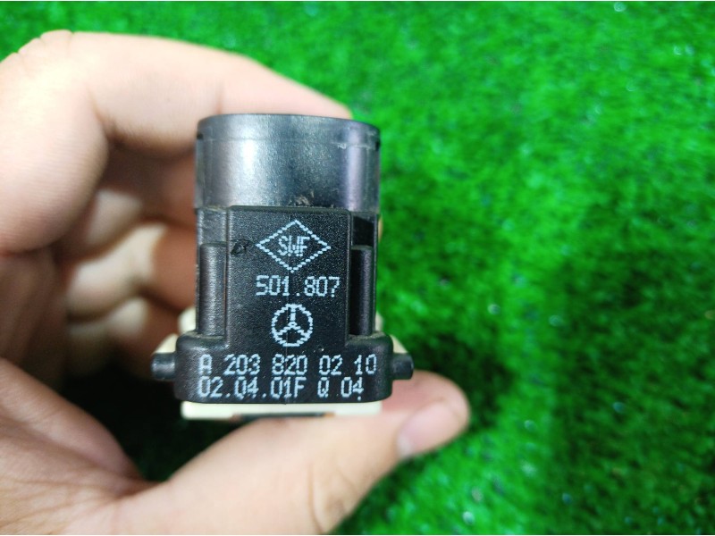 Recambio de mando elevalunas delantero derecho para mercedes-benz clase c (w203) berlina 180 (203.035) referencia OEM IAM 501807