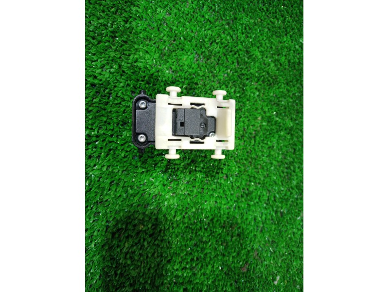 Recambio de mando elevalunas delantero derecho para mercedes-benz clase c (w203) berlina 180 (203.035) referencia OEM IAM 501807