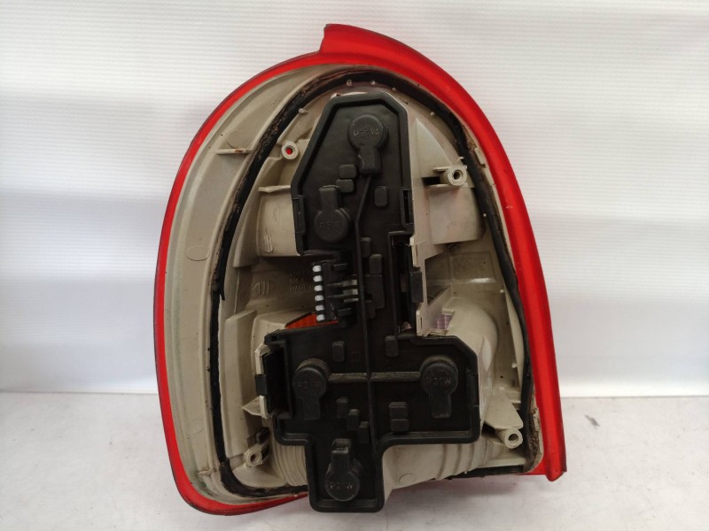 Recambio de piloto trasero derecho para opel corsa b viva referencia OEM IAM   