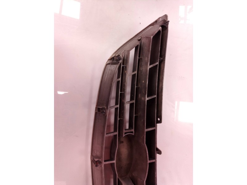 Recambio de rejilla delantera para kia carens 2.0 crdi lx monovolumen referencia OEM IAM OK2EF50710 OK2EF50710 OK2EF50710