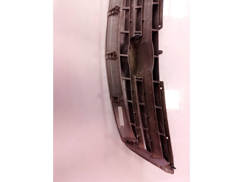 Recambio de rejilla delantera para kia carens 2.0 crdi lx monovolumen referencia OEM IAM OK2EF50710 OK2EF50710 OK2EF50710