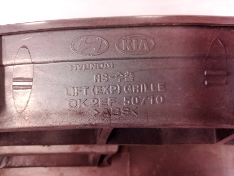 Recambio de rejilla delantera para kia carens 2.0 crdi lx monovolumen referencia OEM IAM OK2EF50710 OK2EF50710 OK2EF50710