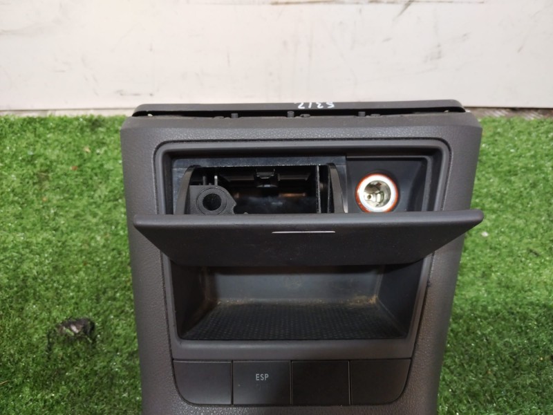 Recambio de consola central tras. para volkswagen golf plus (5m1) bluemotion edition referencia OEM IAM 5M1863243B 5M1857307C 5M