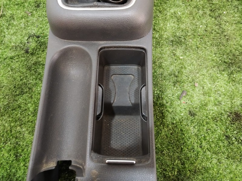 Recambio de consola central tras. para volkswagen golf plus (5m1) bluemotion edition referencia OEM IAM 5M1863243B 5M1857307C 5M