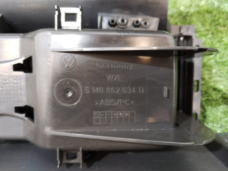 Recambio de consola central tras. para volkswagen golf plus (5m1) bluemotion edition referencia OEM IAM 5M1863243B 5M1857307C 5M