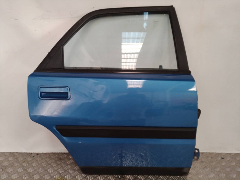 Recambio de puerta trasera derecha para mazda 323 berlina/familiar (bf/bw) lx berlina (bf) referencia OEM IAM   