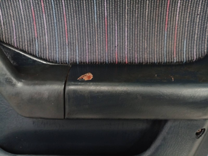 Recambio de puerta delantera derecha para mazda 323 berlina/familiar (bf/bw) lx berlina (bf) referencia OEM IAM   