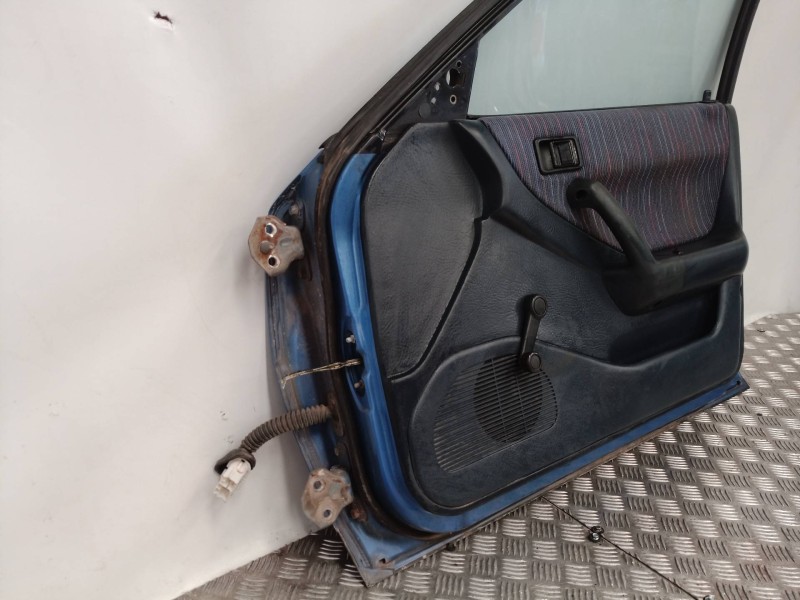 Recambio de puerta delantera derecha para mazda 323 berlina/familiar (bf/bw) lx berlina (bf) referencia OEM IAM   