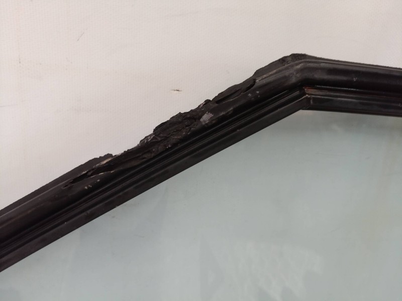 Recambio de puerta delantera derecha para mazda 323 berlina/familiar (bf/bw) lx berlina (bf) referencia OEM IAM   