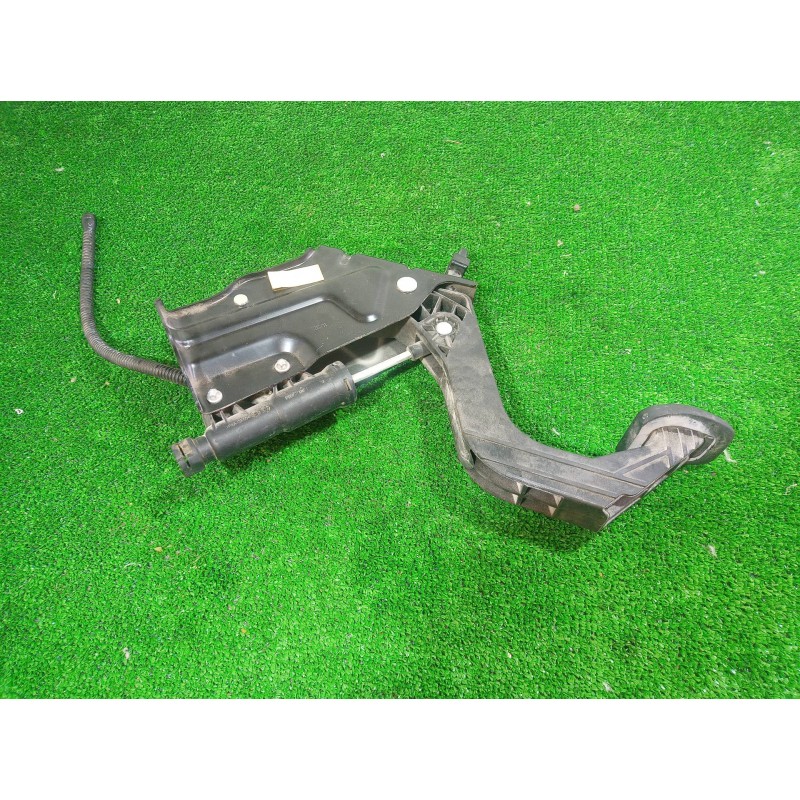 Recambio de pedal embrague para volkswagen crafter caja cerrada 2.0 tdi referencia OEM IAM 1036776 1036776 1036776