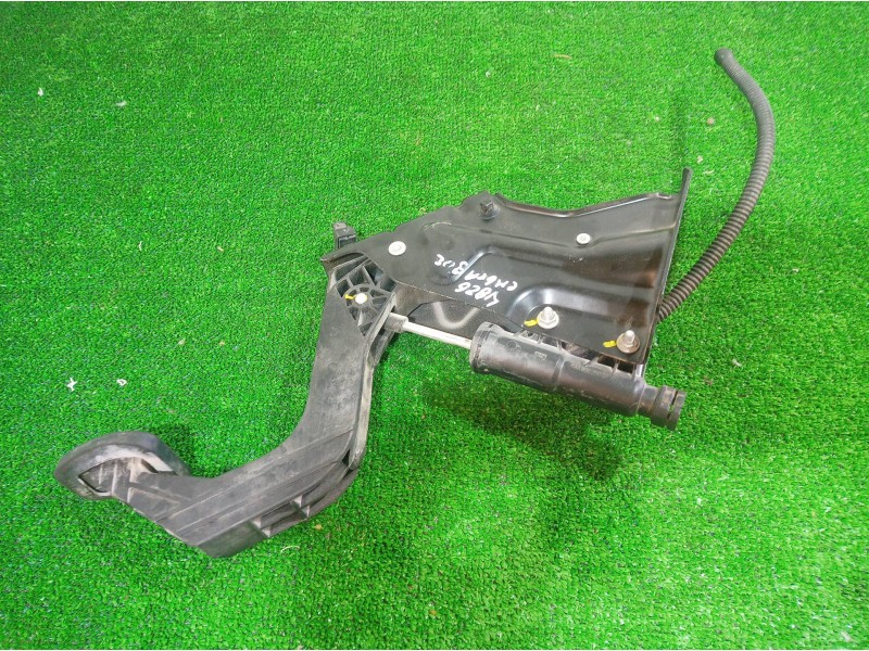 Recambio de pedal embrague para volkswagen crafter caja cerrada 2.0 tdi referencia OEM IAM 1036776 1036776 1036776