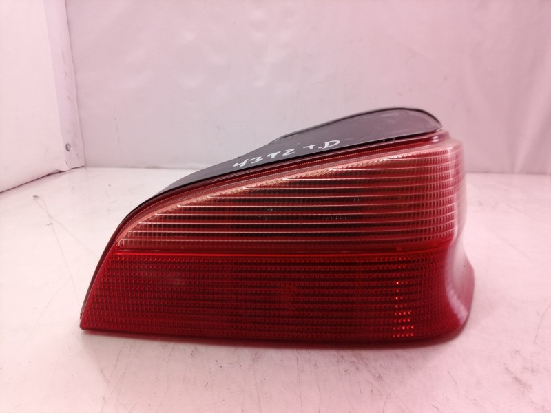 Recambio de piloto trasero derecho para peugeot 106 (s2) kid d referencia OEM IAM 6351G6  