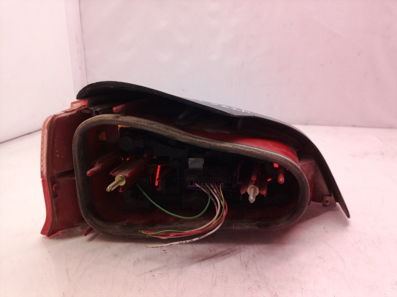 Recambio de piloto trasero derecho para peugeot 106 (s2) kid d referencia OEM IAM 6351G6  