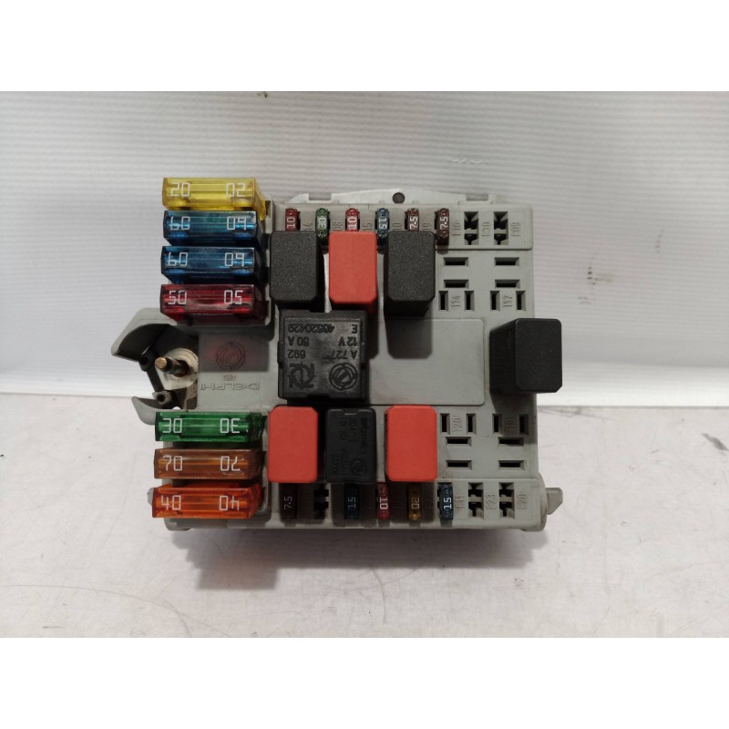 Recambio de caja reles / fusibles para fiat punto berlina (188) 1.2 8v referencia OEM IAM 46835425 46835425 46835425