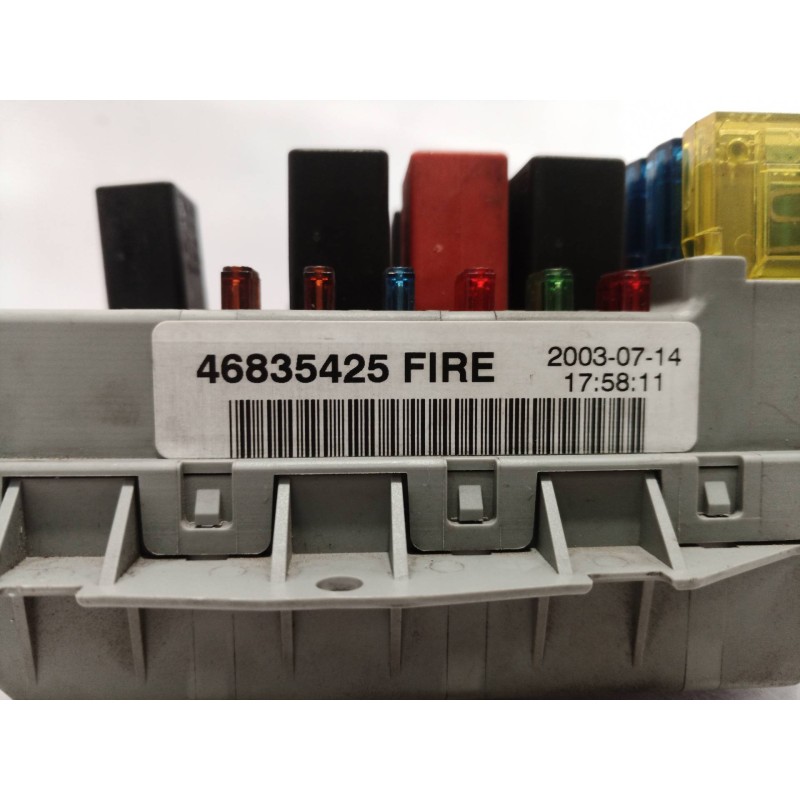 Recambio de caja reles / fusibles para fiat punto berlina (188) 1.2 8v referencia OEM IAM 46835425 46835425 46835425
