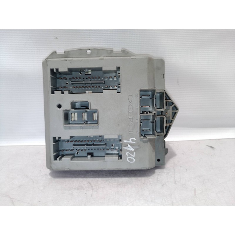 Recambio de caja reles / fusibles para fiat punto berlina (188) 1.2 8v referencia OEM IAM 46835425 46835425 46835425