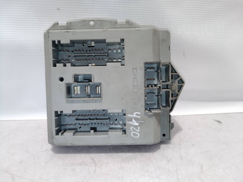 Recambio de caja reles / fusibles para fiat punto berlina (188) 1.2 8v referencia OEM IAM 46835425 46835425 46835425