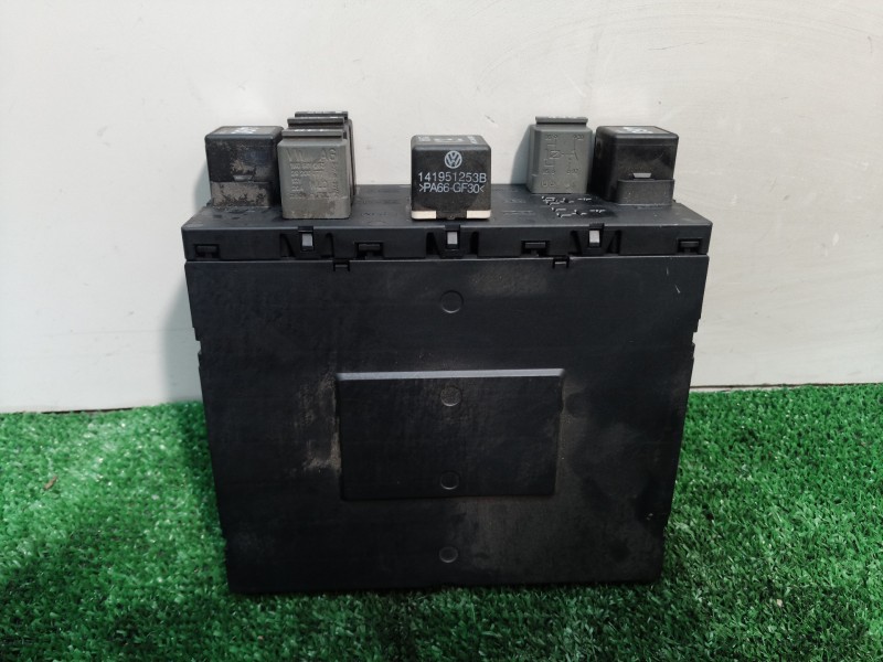 Recambio de caja reles / fusibles para skoda octavia combi (1z5) elegance referencia OEM IAM 3C0937049AE 3C0937049AE 3C0937049AE