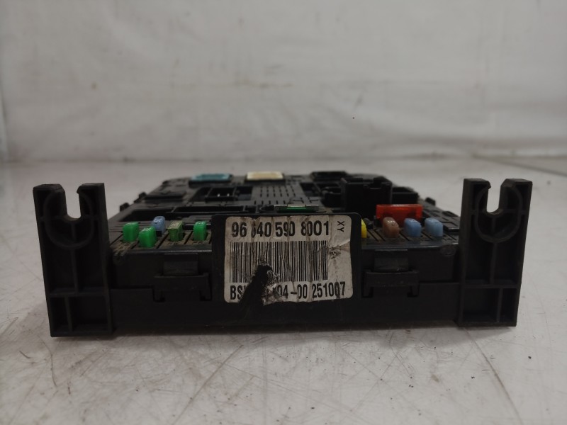 Recambio de caja reles / fusibles para peugeot 407 sport referencia OEM IAM 21676159 21676159 21676159