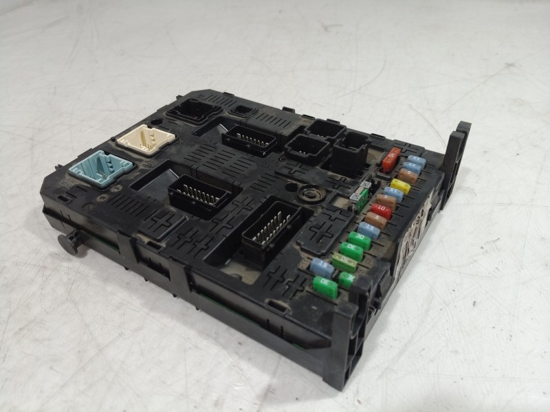 Recambio de caja reles / fusibles para peugeot 407 sport referencia OEM IAM 21676159 21676159 21676159