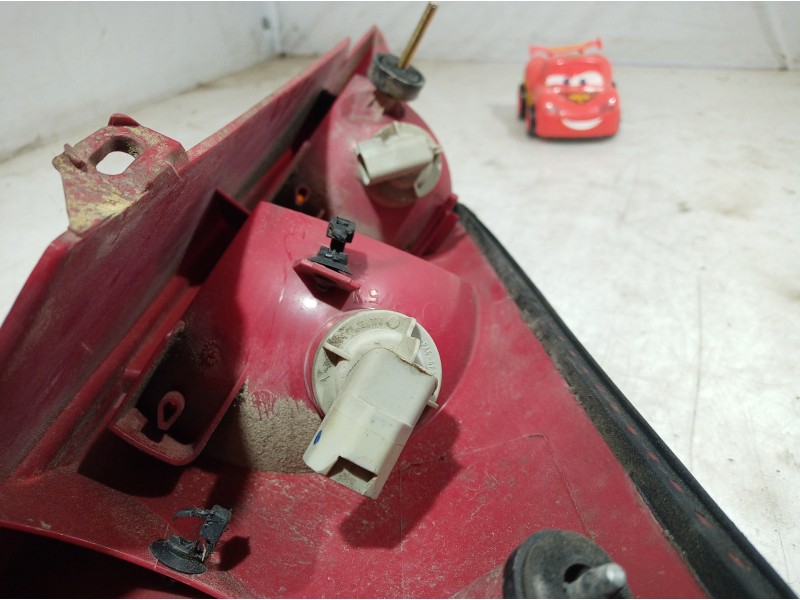 Recambio de piloto trasero derecho para ford focus berlina (cak) referencia OEM IAM 13404AE 13404AE 13404