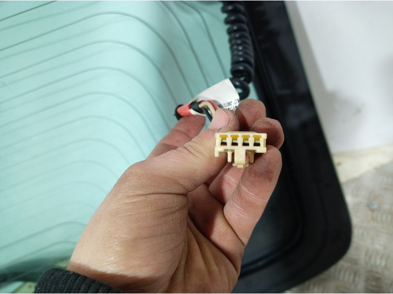 Recambio de porton trasero para peugeot 107 básico referencia OEM IAM   