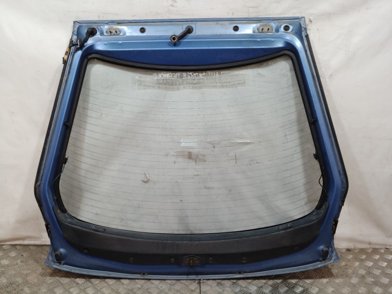 Recambio de porton trasero para mazda 323 berlina/familiar (bf/bw) lx berlina (bf) referencia OEM IAM   