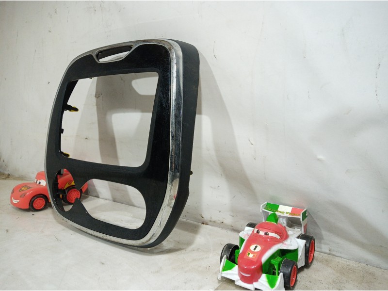 Recambio de varios para renault captur helly hansen referencia OEM IAM 682700795R 682700795R 682700795