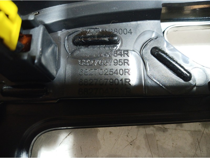 Recambio de varios para renault captur helly hansen referencia OEM IAM 682700795R 682700795R 682700795