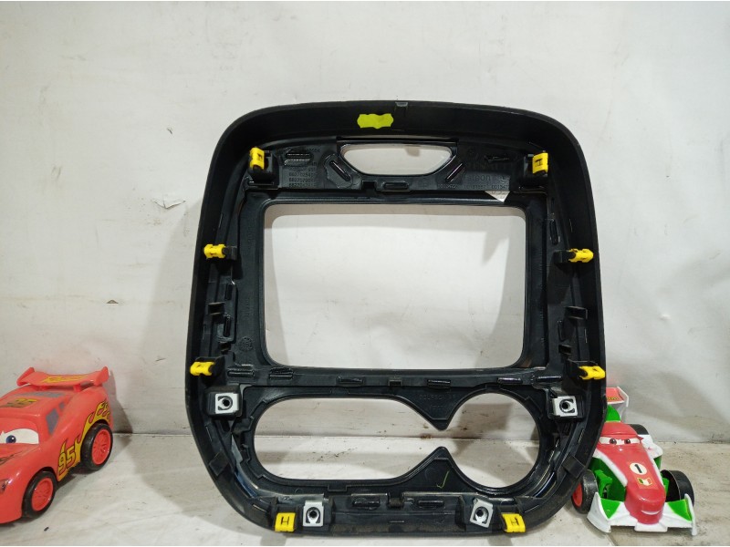 Recambio de varios para renault captur helly hansen referencia OEM IAM 682700795R 682700795R 682700795
