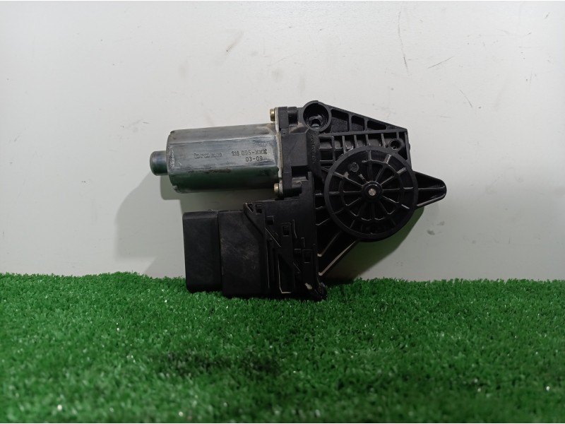 Recambio de motor elevalunas trasero izquierdo para volkswagen passat berlina (3b2) referencia OEM IAM 0130821697 0130821697 013 Recambio de motor elevalunas trasero izquierdo para volkswagen passat berlina (3b2) referencia OEM IAM 0130821697 0130821697 013