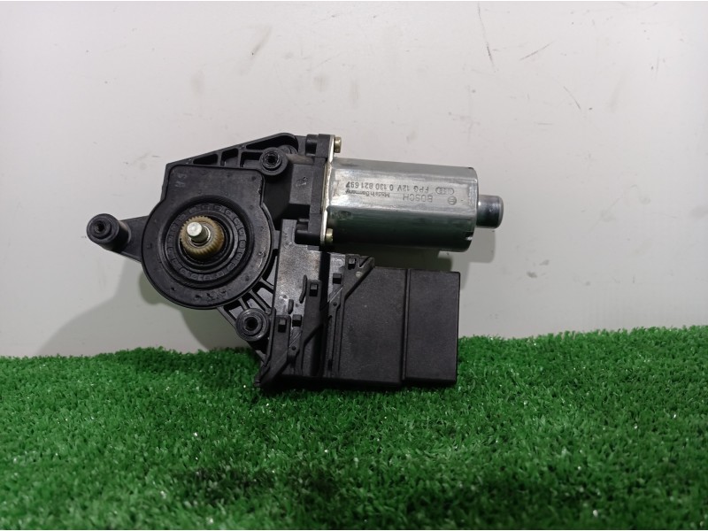Recambio de motor elevalunas trasero izquierdo para volkswagen passat berlina (3b2) referencia OEM IAM 0130821697 0130821697 013 Recambio de motor elevalunas trasero izquierdo para volkswagen passat berlina (3b2) referencia OEM IAM 0130821697 0130821697 013