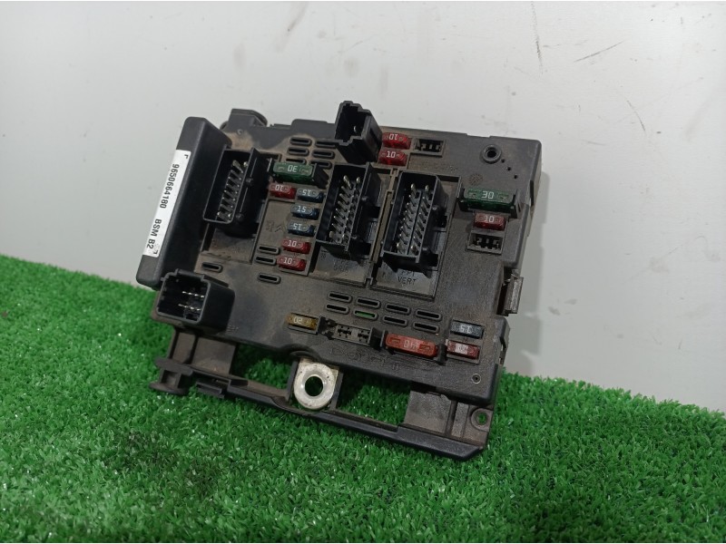 Recambio de caja reles / fusibles para peugeot 307 (s1) xr referencia OEM IAM  9650664180 9650664180