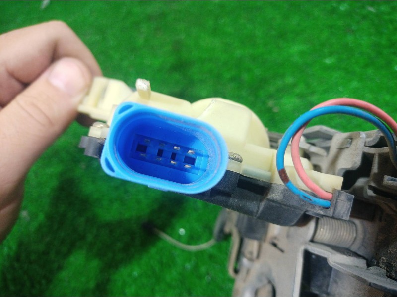 Recambio de cerradura puerta delantera derecha para seat ibiza (6l1) cool referencia OEM IAM 993019101 993019101 993019101