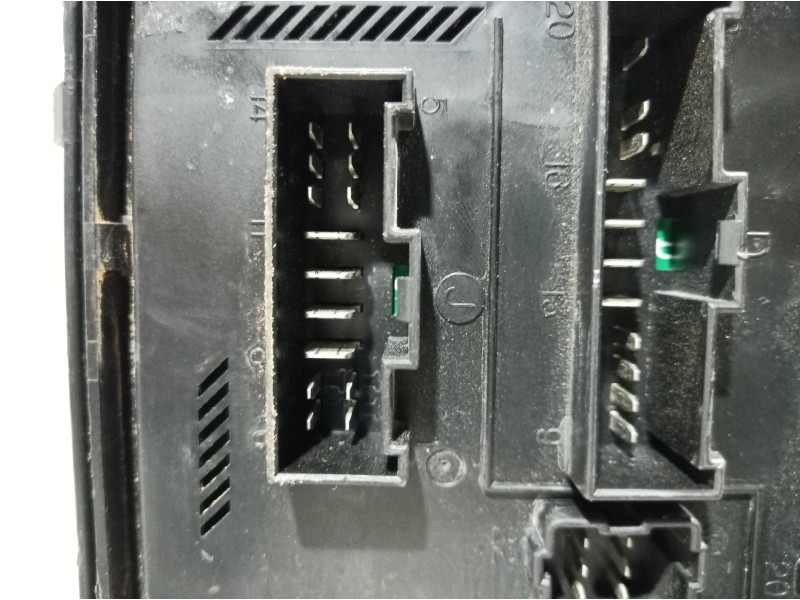 Recambio de caja reles / fusibles para ssangyong kyron referencia OEM IAM   