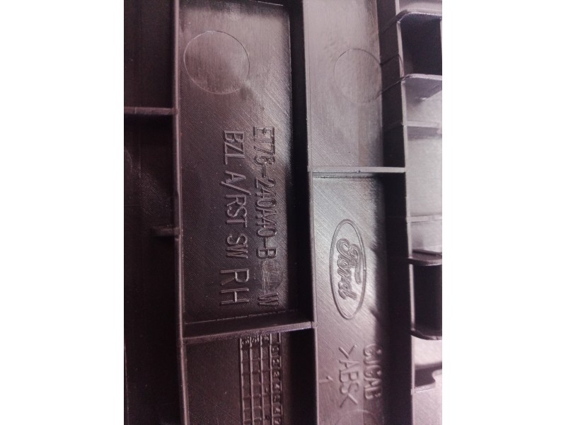 Recambio de mando elevalunas delantero derecho para ford tourneo courier (c4a) ambiente referencia OEM IAM ET76240A40B ET76240A4