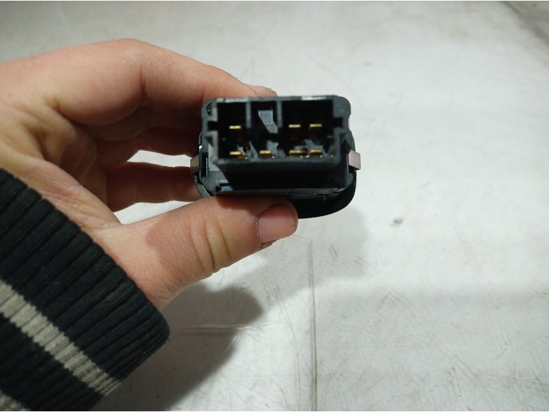 Recambio de mando elevalunas trasero derecho para citroën c3 referencia OEM IAM 25943 25943 25943