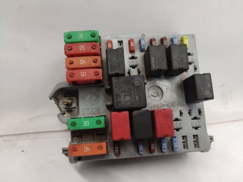 Recambio de caja reles / fusibles para alfa romeo 147 (190) 1.6 t.spark distinctive referencia OEM IAM 51742419 51742419 5174241