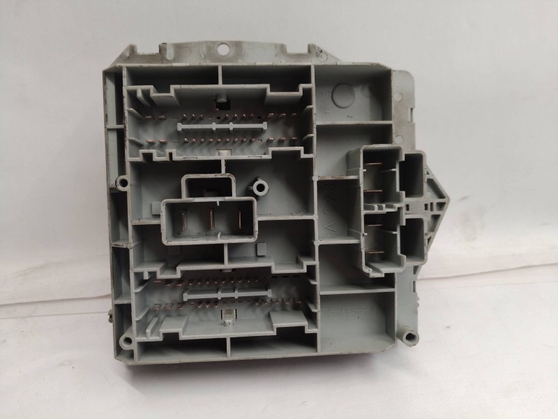 Recambio de caja reles / fusibles para alfa romeo 147 (190) 1.6 t.spark distinctive referencia OEM IAM 51742419 51742419 5174241