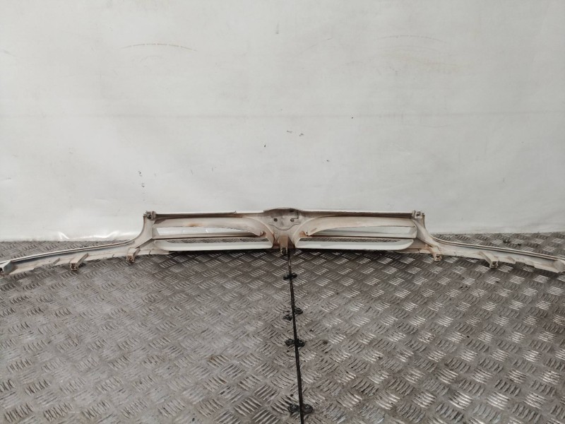 Recambio de rejilla delantera para nissan vanette cargo vanette cargo combi - 5 referencia OEM IAM   