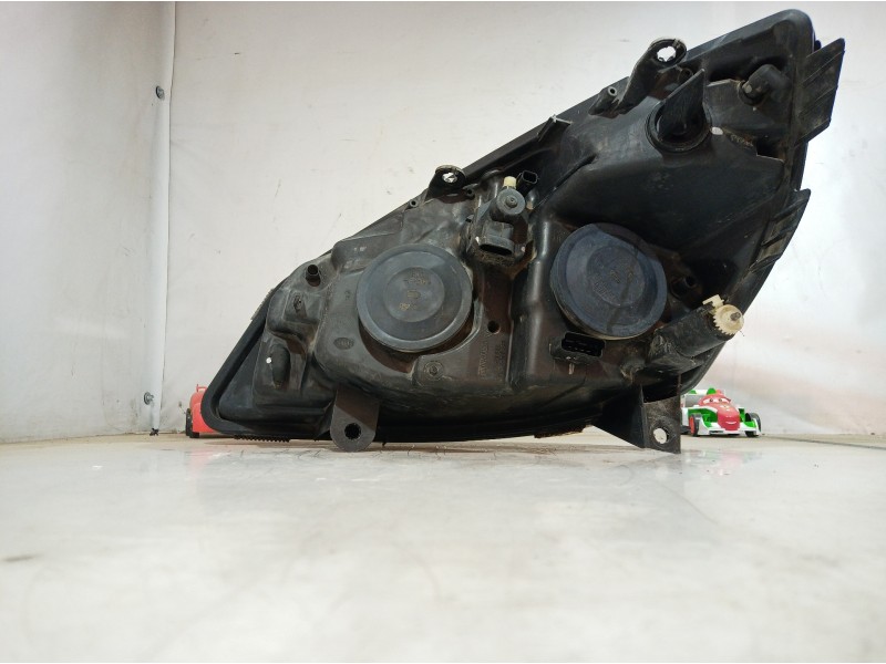 Recambio de faro derecho para renault scenic ii 1.5 dci diesel referencia OEM IAM 15810400 15810400 15810400