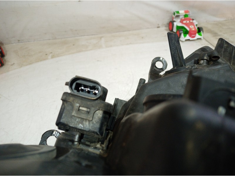 Recambio de faro derecho para renault scenic ii 1.5 dci diesel referencia OEM IAM 15810400 15810400 15810400