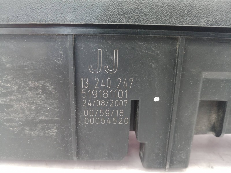 Recambio de caja reles / fusibles para opel vectra c berlina comfort referencia OEM IAM 13240247 13240247 519181101
