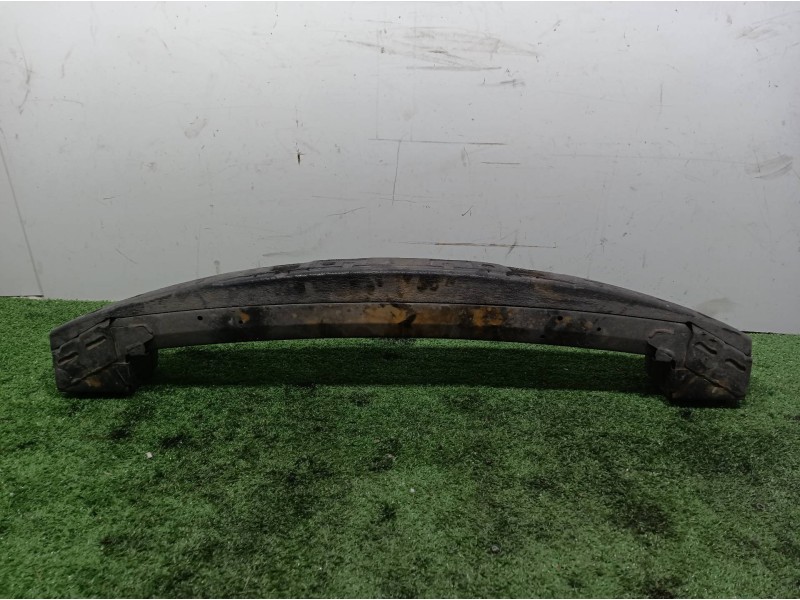 Recambio de refuerzo paragolpes delantero para chrysler voyager (rg) 2.5 crd grand voyager limited referencia OEM IAM   