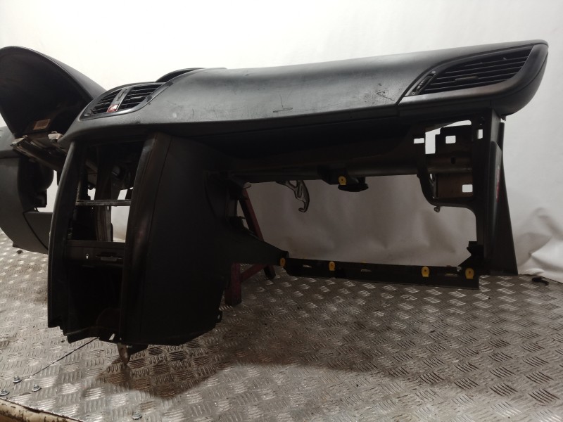 Recambio de salpicadero para peugeot 207 confort referencia OEM IAM   