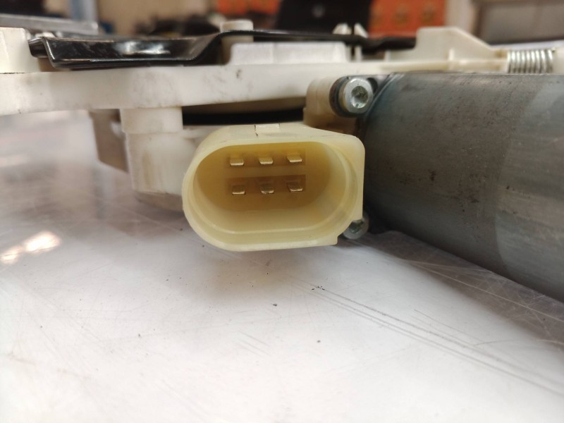 Recambio de elevalunas delantero izquierdo para bmw serie 5 berlina (e60) 530d referencia OEM IAM 6981141 6981141 0130821459