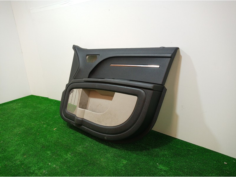 Recambio de guarnecido puerta delantera derecha para dodge journey sxt referencia OEM IAM   