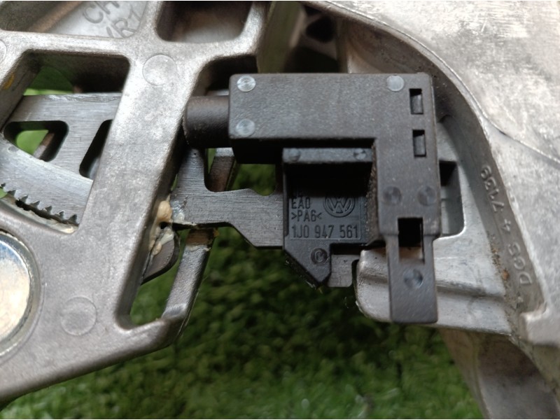 Recambio de palanca freno de mano para volkswagen golf plus (5m1) bluemotion edition referencia OEM IAM 8J0711303 8J0711303 1J09