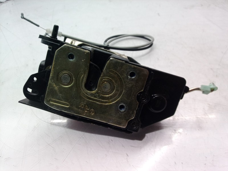 Recambio de cerradura puerta trasera derecha para ssangyong kyron 200 xdi premium 4wd referencia OEM IAM   