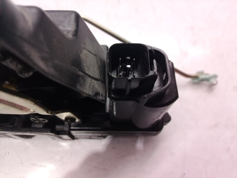 Recambio de cerradura puerta trasera derecha para ssangyong kyron 200 xdi premium 4wd referencia OEM IAM   